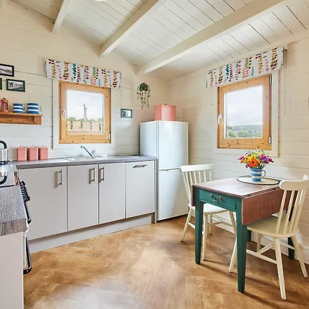 Host & - Station House * Sinnington